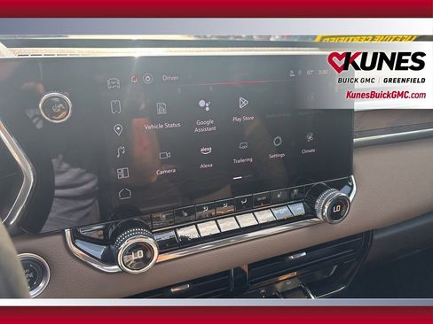 Used 2024 GMC Canyon Denali image 32