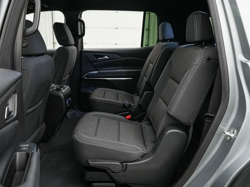 Used 2025 Chevrolet Traverse LT image 18