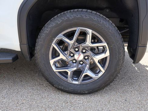 New 2026 GMC Sierra 1500 SLT image 32