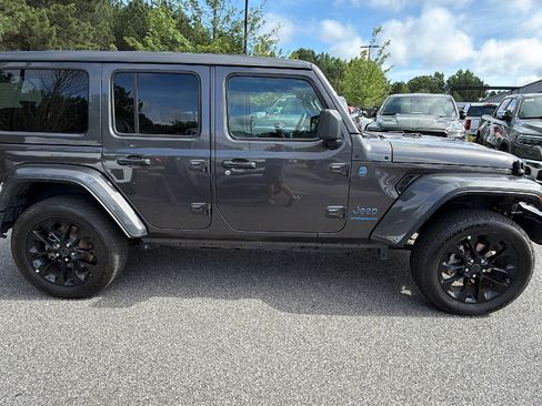 Used 2025 Jeep Wrangler Unlimited Sahara w/ Safety Group AWD/4WD image 7