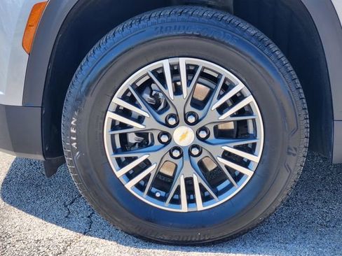 Used 2025 Chevrolet Traverse LT FWD image 10