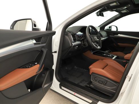 Used 2025 Audi Q5 Prestige w/ Prestige Package image 14