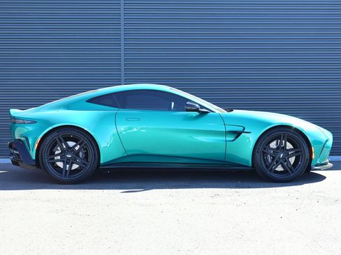 Used 2025 Aston Martin V8 Vantage Coupe RWD image 4