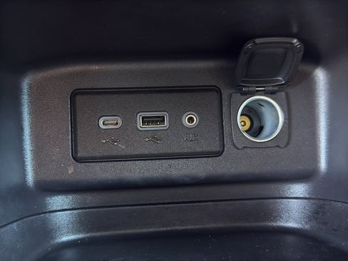 Used 2024 Chevrolet Equinox LT FWD image 30