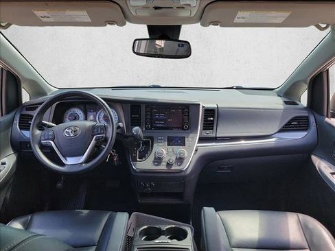 Used 2019 Toyota Sienna SE image 16