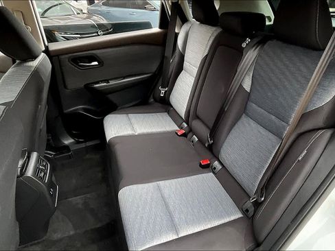 Certified 2023 Nissan Rogue SV FWD image 17