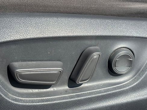 Used 2018 Toyota Camry LE image 8