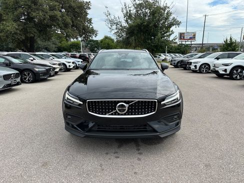 New 2025 Volvo V60 B5 Cross Country Ultra w/ Protection Package Premier image 6