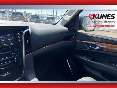 Used 2017 Cadillac Escalade Luxury image 46