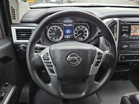 Used 2018 Nissan Titan SV image 18
