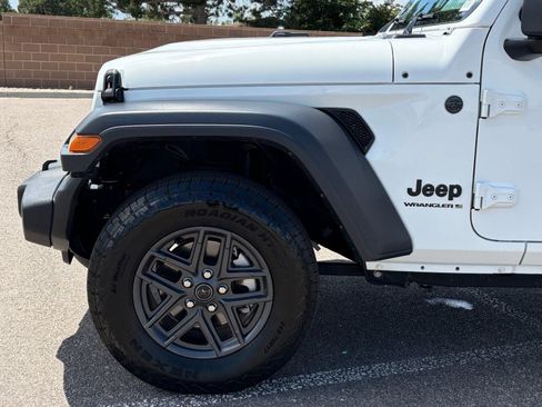 Used 2024 Jeep Wrangler Unlimited Sport AWD/4WD image 11