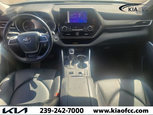 Used 2023 Toyota Highlander XLE FWD image 17
