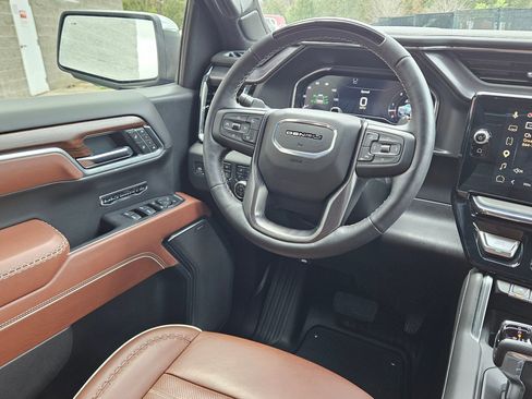 Used 2025 GMC Sierra 1500 Denali Ultimate AWD/4WD image 9