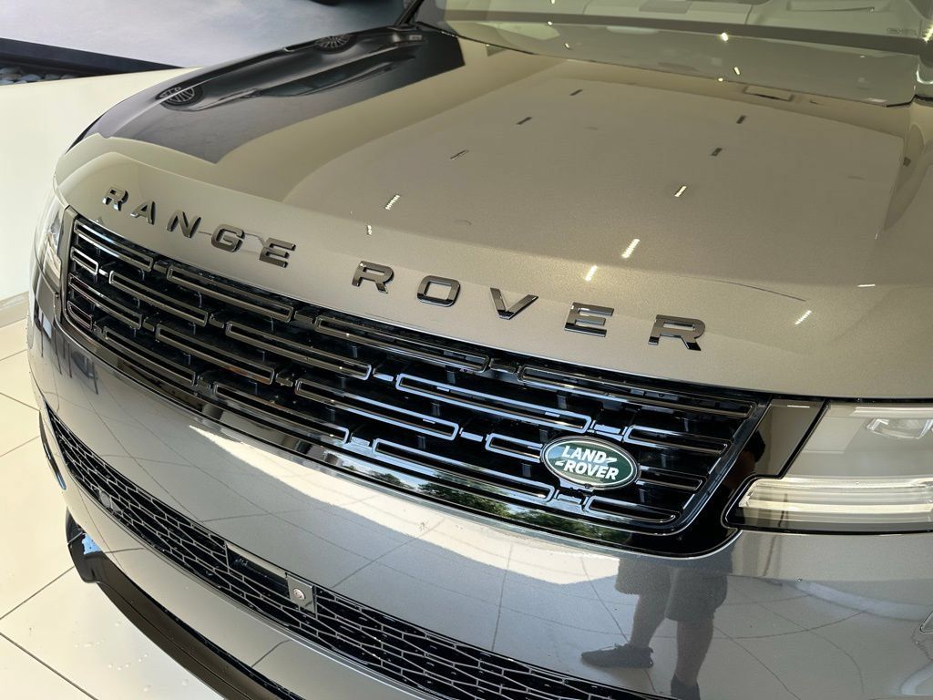 New 2025 Land Rover Range Rover Sport Dynamic SE AWD/4WD image 8