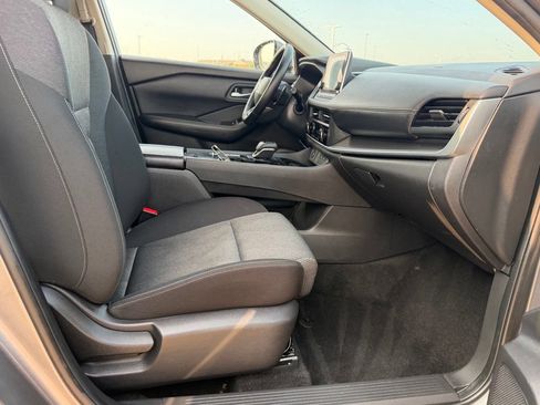 Certified 2025 Nissan Rogue SV FWD image 34