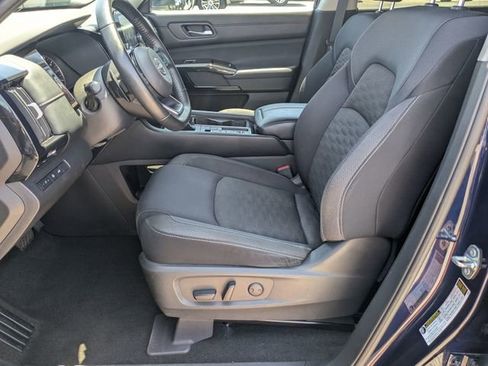 Used 2022 Nissan Pathfinder SV w/ SV Premium Package FWD image 14