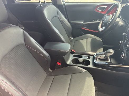 Used 2023 Kia Soul GT-Line w/ GT-Line Technology Package FWD image 8