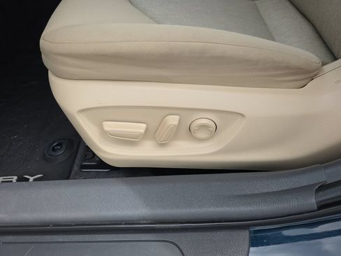 Used 2018 Toyota Camry LE FWD image 12