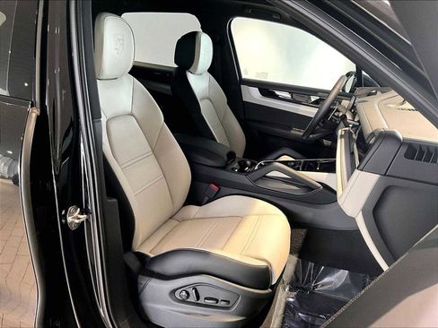 New 2026 Porsche Cayenne image 19