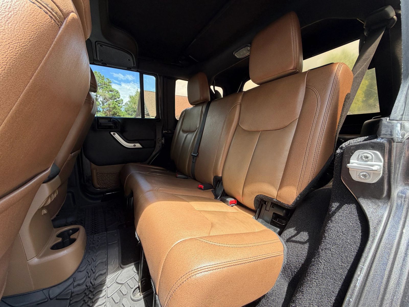 Used 2017 Jeep Wrangler Unlimited Sahara w/ Max Tow Package AWD/4WD image 20