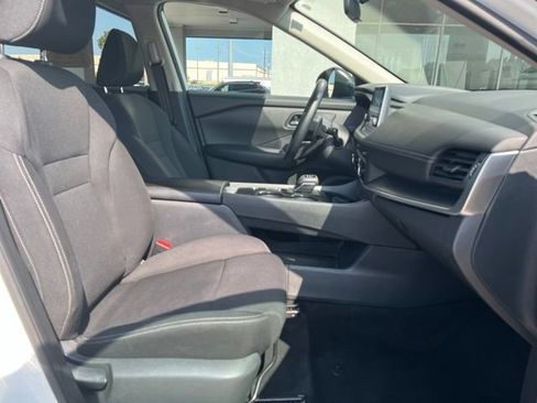 Used 2024 Nissan Rogue S FWD image 15