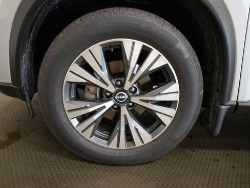 Used 2023 Nissan Rogue SV AWD/4WD image 9