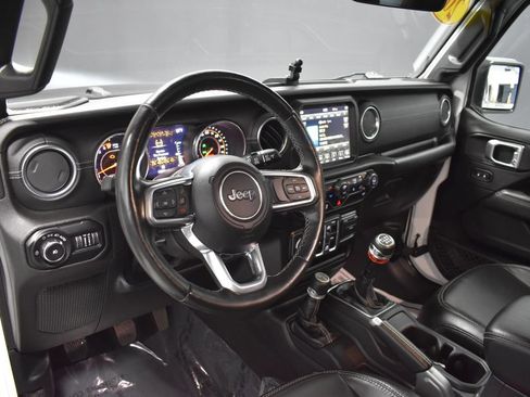 Used 2020 Jeep Wrangler Unlimited Sahara AWD/4WD image 4