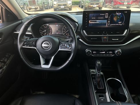 Used 2024 Nissan Altima 2.0 SR FWD image 15