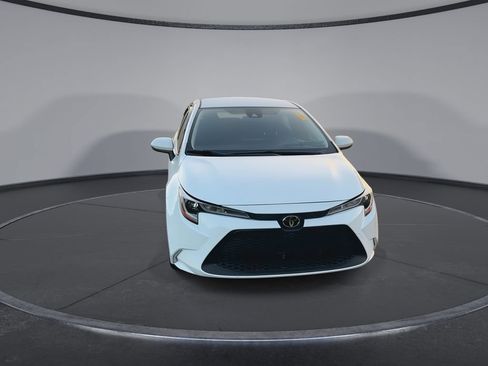 Used 2022 Toyota Corolla LE FWD image 3