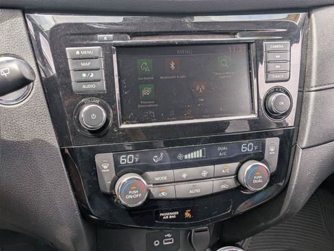 Used 2019 Nissan Rogue SV w/ Premium Package AWD/4WD image 12