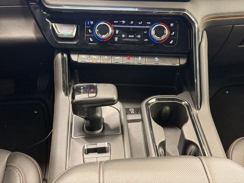 Used 2024 GMC Sierra 1500 AT4 w/ Technology Package AWD/4WD image 18