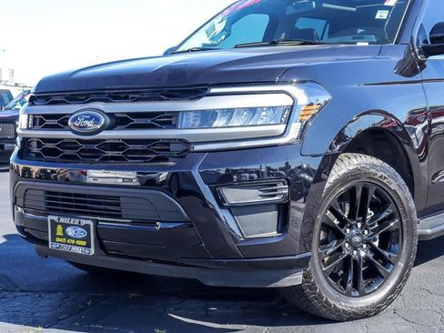 Certified 2024 Ford Expedition XLT image 3