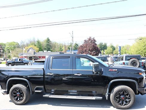 Used 2022 Chevrolet Silverado 2500 LTZ w/ LTZ Plus Package AWD/4WD image 8