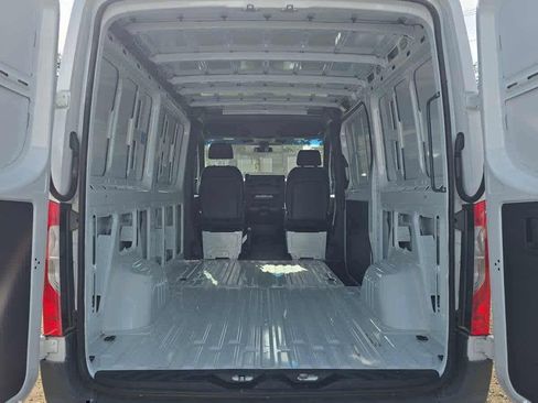 Used 2025 Mercedes-Benz Sprinter 2500 image 19