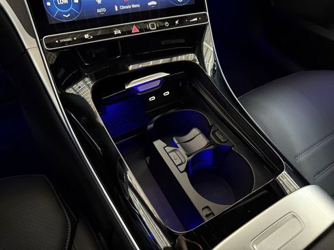 New 2025 Mercedes-Benz C 300 Sedan image 13