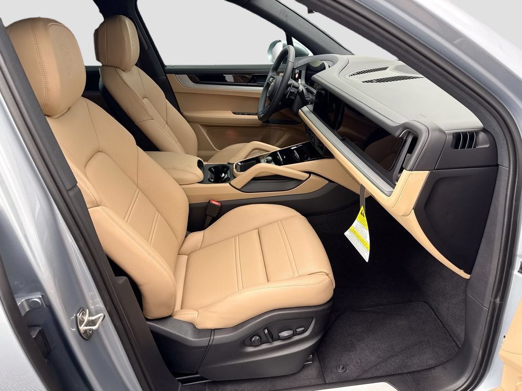 Used 2026 Porsche Cayenne AWD/4WD image 22
