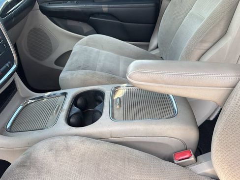 Used 2014 Dodge Grand Caravan SXT FWD image 25