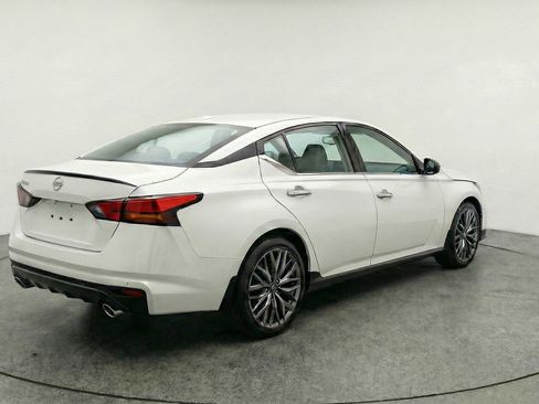 Used 2025 Nissan Altima 2.5 SV FWD image 9