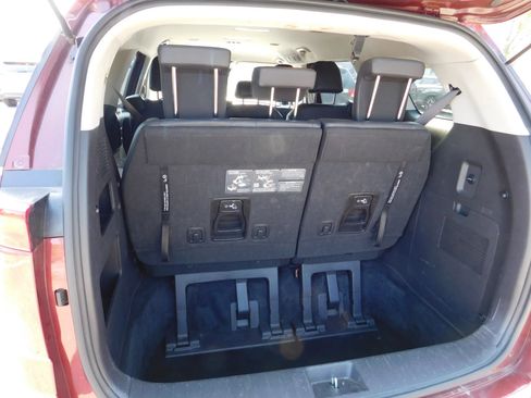 Used 2024 Kia Carnival LX FWD image 7