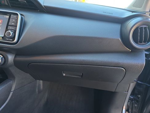 Used 2021 Nissan Kicks S image 18