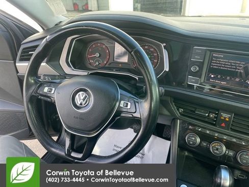 Used 2019 Volkswagen Jetta SE image 14