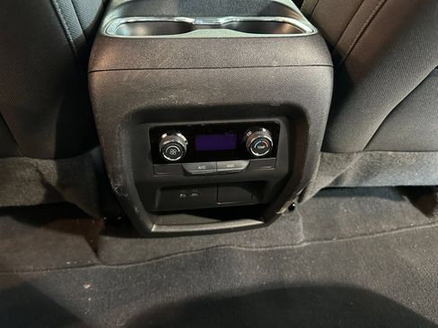 Used 2025 Chevrolet Traverse LT FWD image 25