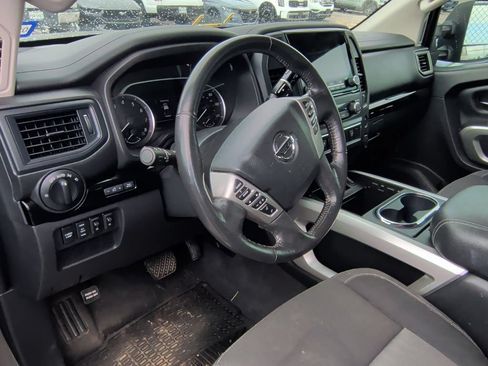 Used 2022 Nissan Titan SV w/ SV Convenience Package RWD image 8