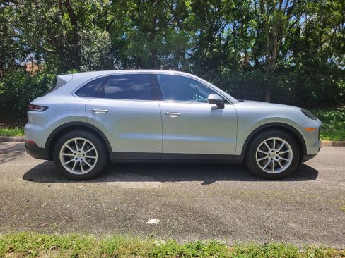 Used 2024 Porsche Cayenne AWD/4WD image 4