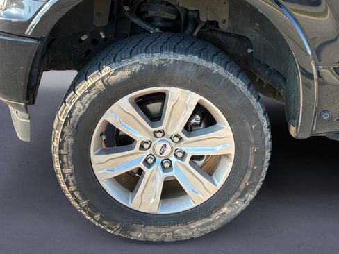Used 2018 Ford F150 Platinum w/ Equipment Group 701A Luxury AWD/4WD image 5