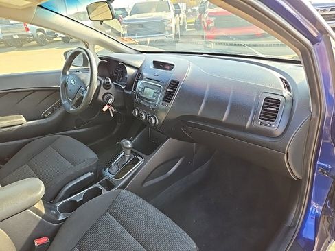 Used 2017 Kia Forte LX image 17
