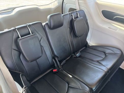 Used 2024 Chrysler Pacifica Touring-L FWD image 17