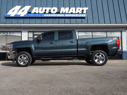Used 2019 Chevrolet Silverado 2500 LT w/ LT Convenience Package image 5