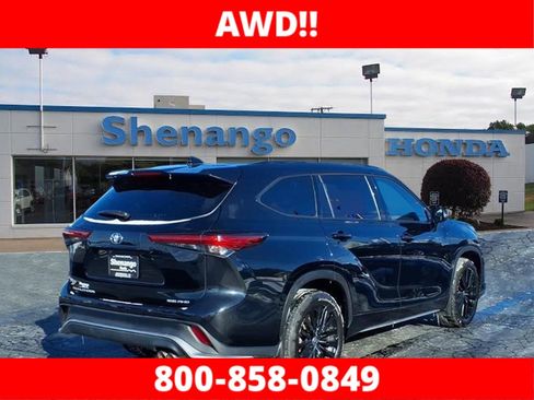Used 2023 Toyota Highlander XSE image 3