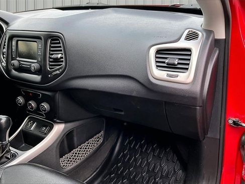 Used 2018 Jeep Compass Latitude image 13